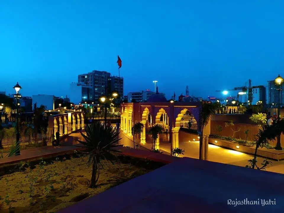 Fountain Square Park Plants and Arches