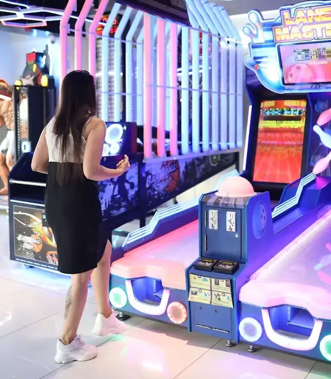 vr-theme-park-jaipur-bowling