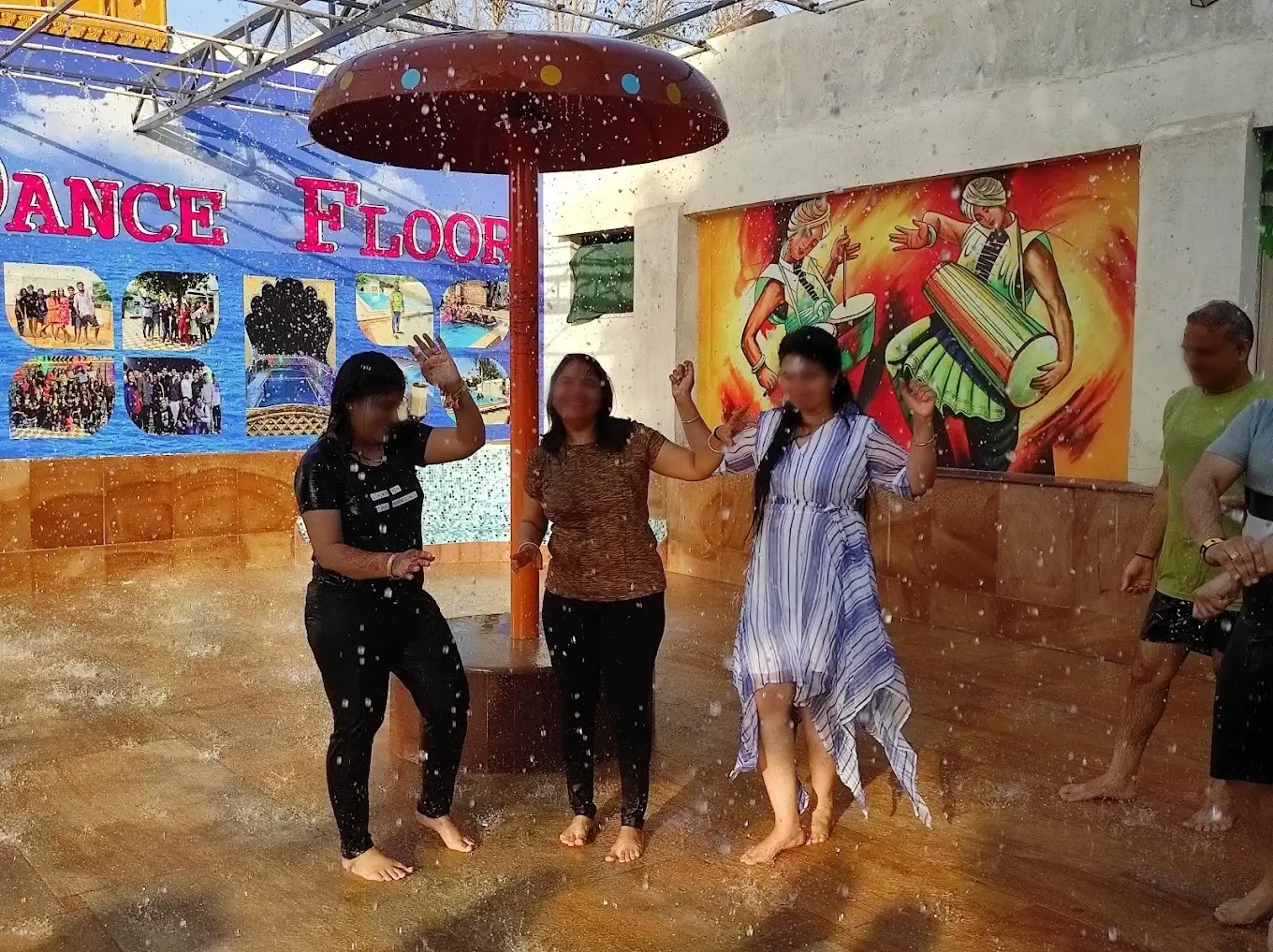 Dolphin Pools Kota Rain Dance