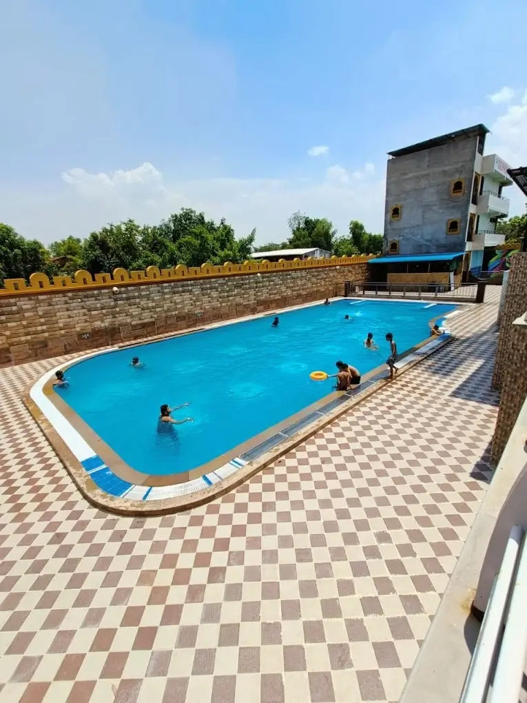 Dolphin Pools Kota Swimming Pool