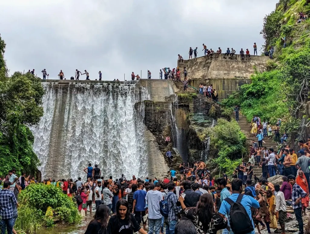 Shivalik Dam Weekend Crowd