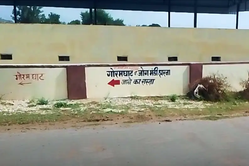 A sign saying way to goram ghat in Kachhabali village